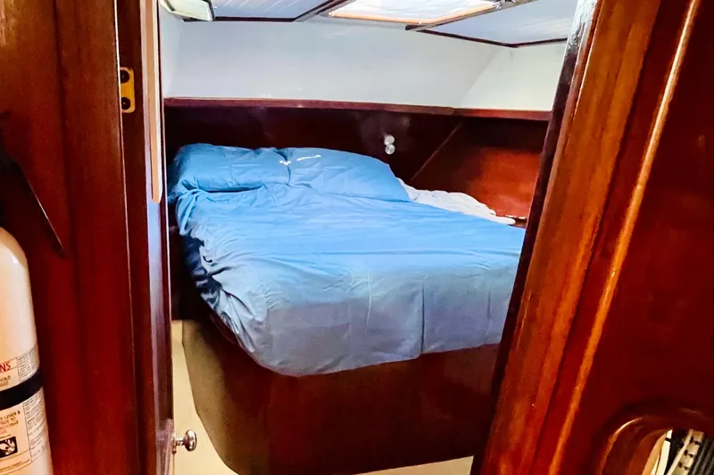 Slide: The Image of Cozy cabin interior of 1986 Gulfstar HIRSCH yacht with blue bedding. - 48