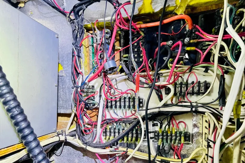 Slide: The Image of Electrical wiring system in a 1986 Gulfstar HIRSCH boat, featuring complex cable arrangements. - 53