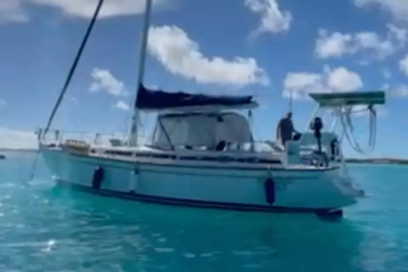 Slide: The Image of Sailboat on clear blue water, Gulfstar HIRSCH 1986 model, under a sunny sky. - 66
