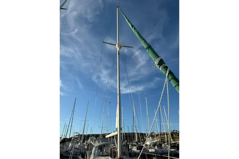 Slide: The Image of Sailboat mast of 2004 Catalina 36 MkII against a clear blue sky. - 51