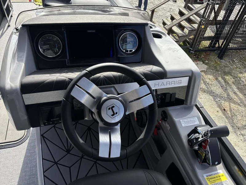 Slide: The Image of Harris Grand Mariner 230 2026 - 10