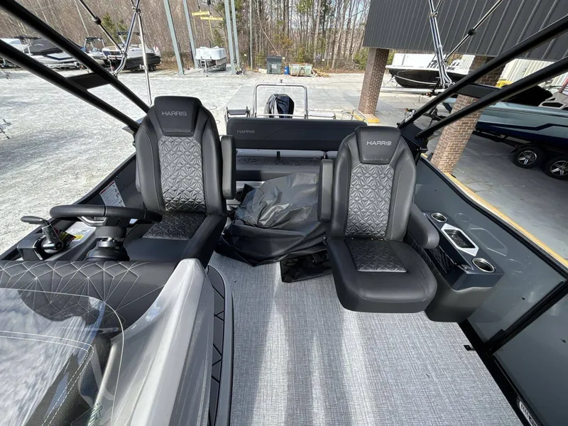 Slide: The Image of Harris Grand Mariner 230 2026 - 14