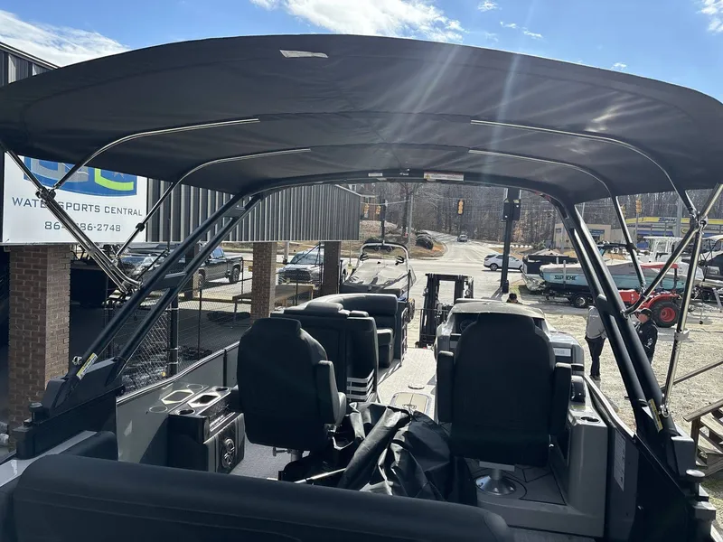 Slide: The Image of Harris Grand Mariner 230 2026 - 15