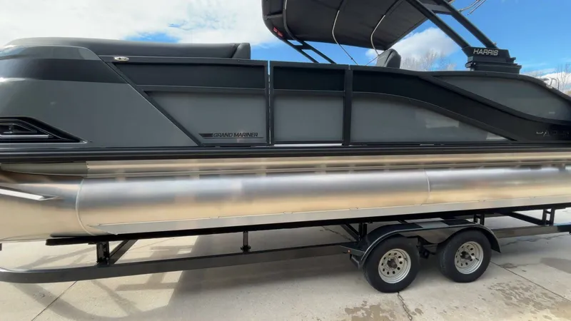 Slide: The Image of Harris Grand Mariner 230 2026 - 4