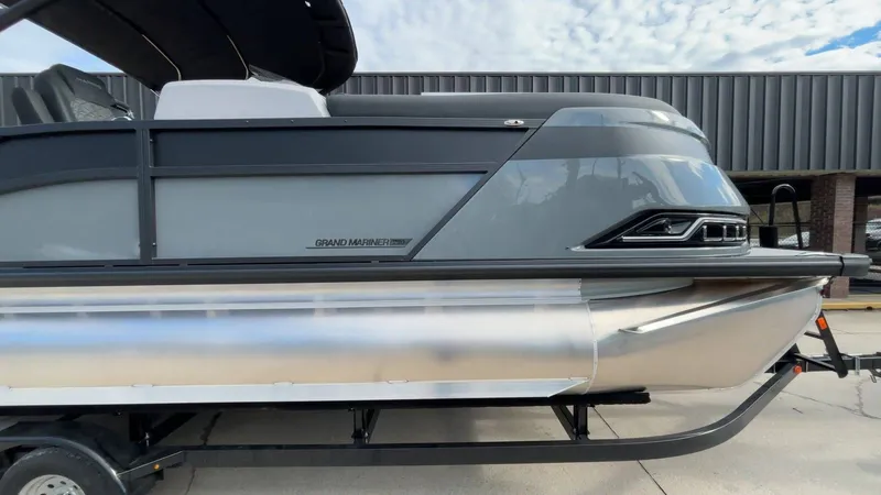 Slide: The Image of Harris Grand Mariner 230 2026 - 6