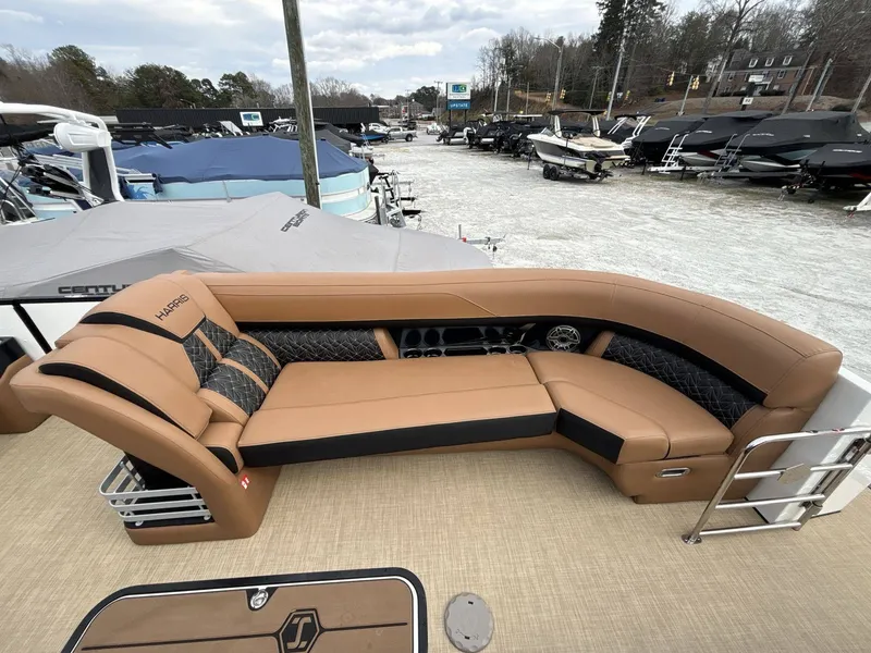 Slide: The Image of Harris Grand Mariner 250 2026 - 11