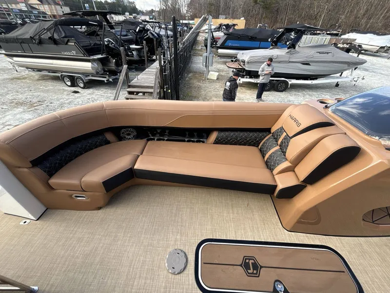 Slide: The Image of Harris Grand Mariner 250 2026 - 15