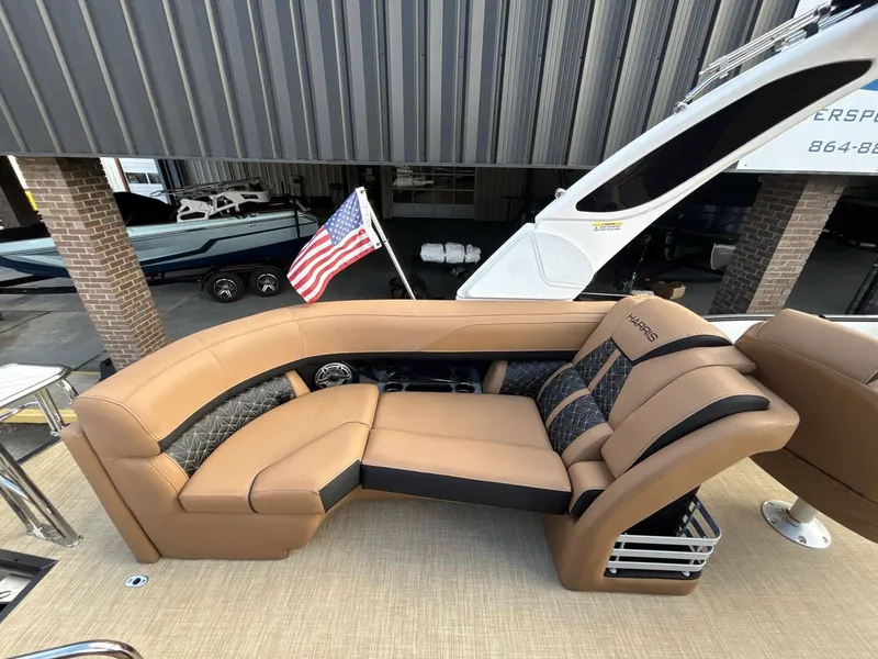 Slide: The Image of Harris Grand Mariner 250 2026 - 16