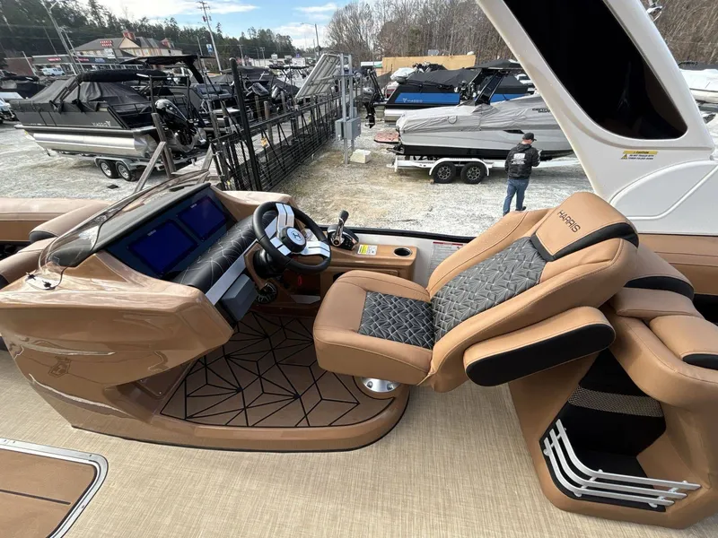 Slide: The Image of Harris Grand Mariner 250 2026 - 18