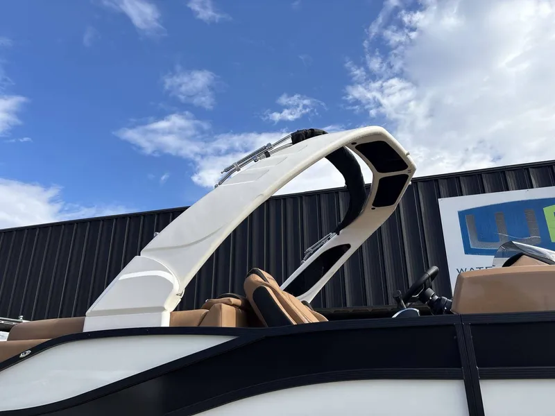 Slide: The Image of Harris Grand Mariner 250 2026 - 20