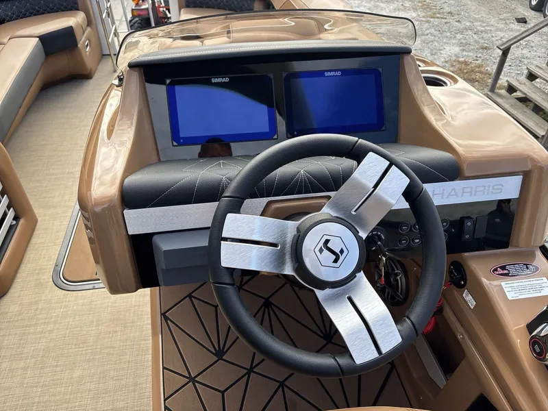 Slide: The Image of Harris Grand Mariner 250 2026 - 21