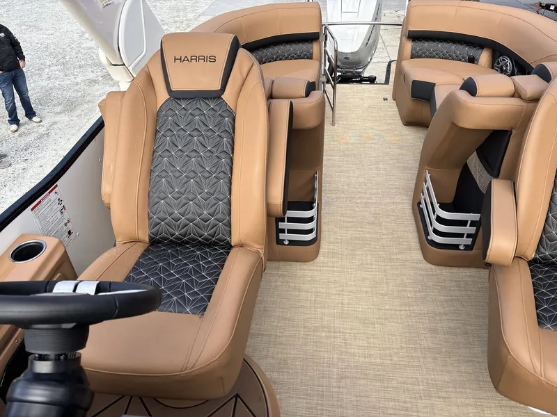 Slide: The Image of Harris Grand Mariner 250 2026 - 22