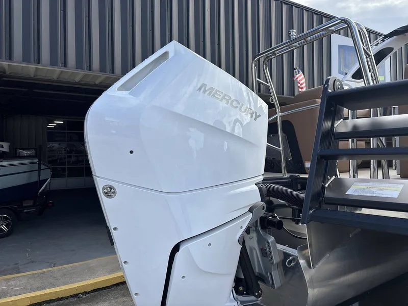 Slide: The Image of Harris Grand Mariner 250 2026 - 25