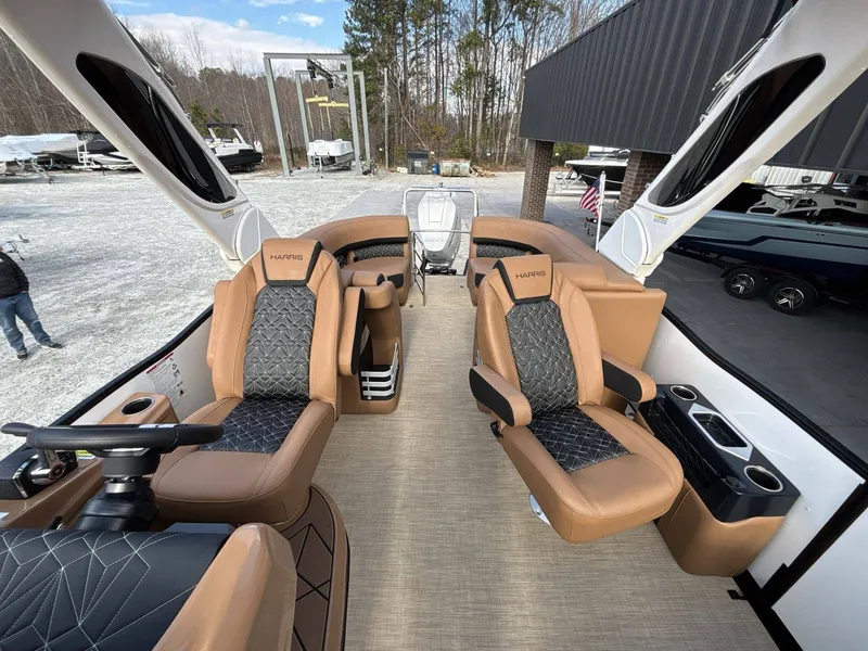 Slide: The Image of Harris Grand Mariner 250 2026 - 27