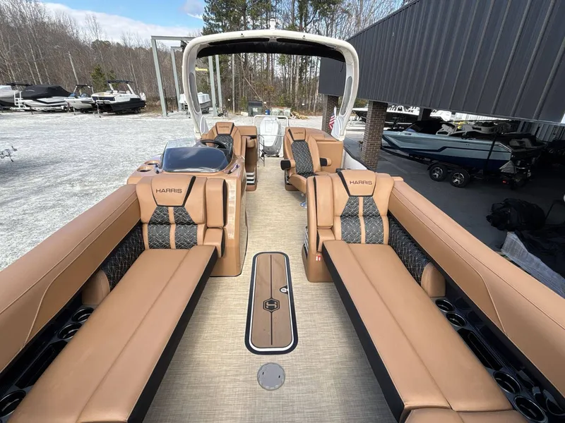 Slide: The Image of Harris Grand Mariner 250 2026 - 28