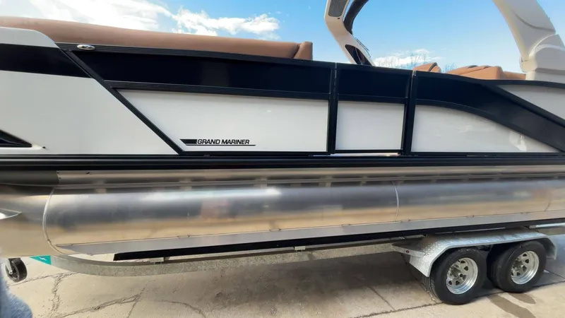 Slide: The Image of Harris Grand Mariner 250 2026 - 5