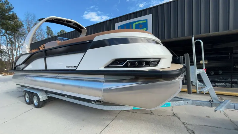 Slide: The Image of Harris Grand Mariner 250 2026 - 6