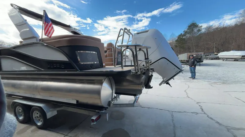 Slide: The Image of Harris Grand Mariner 250 2026 - 7