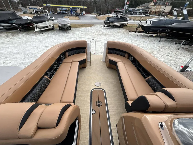 Slide: The Image of Harris Grand Mariner 250 2026 - 8