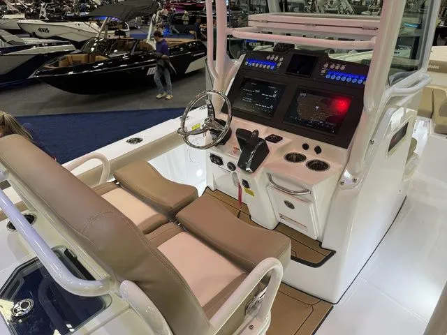 Slide: The Image of Everglades 253 Center Console 2026 - 14