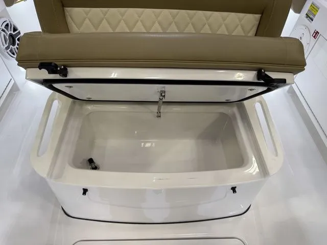 Slide: The Image of Everglades 253 Center Console 2026 - 23