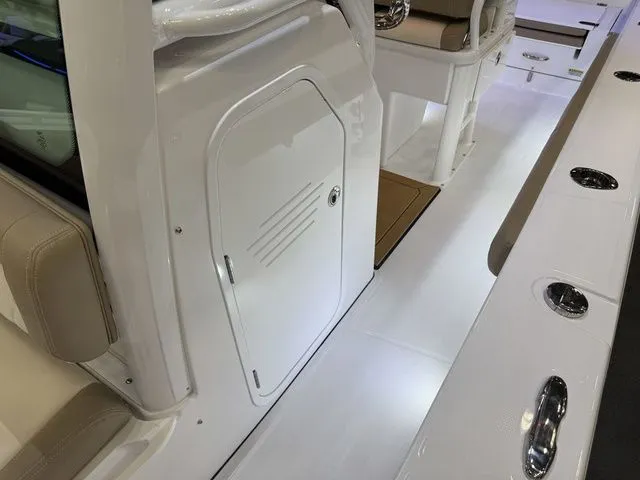 Slide: The Image of Everglades 253 Center Console 2026 - 29