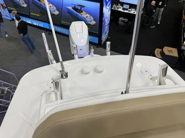 Slide: The Image of Everglades 253 Center Console 2026 - 34