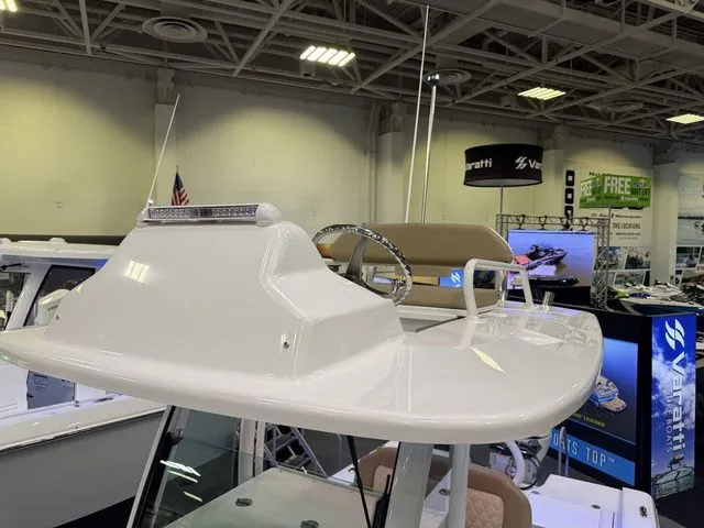 Slide: The Image of Everglades 253 Center Console 2026 - 36