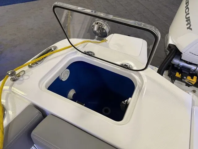 Slide: The Image of Everglades 285 Center Console 2026 - 11