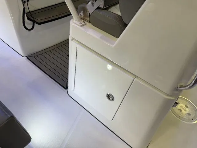 Slide: The Image of Everglades 285 Center Console 2026 - 20