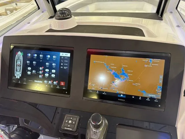 Slide: The Image of Everglades 285 Center Console 2026 - 23