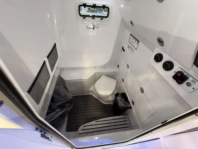 Slide: The Image of Everglades 285 Center Console 2026 - 30