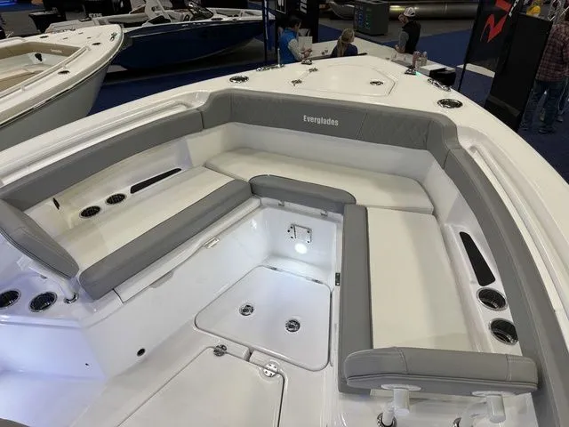 Slide: The Image of Everglades 285 Center Console 2026 - 33
