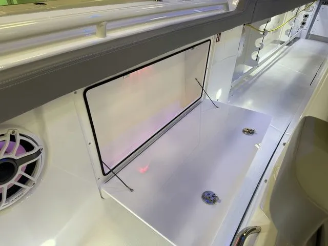 Slide: The Image of Everglades 285 Center Console 2026 - 42