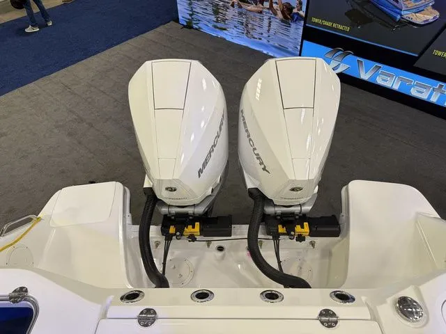 Slide: The Image of Everglades 285 Center Console 2026 - 7