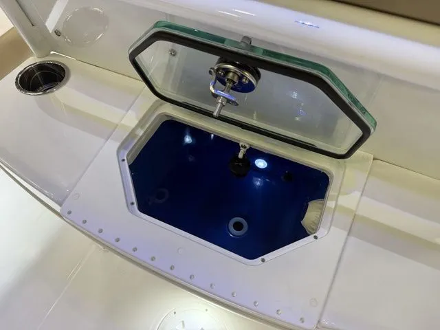 Slide: The Image of Everglades 253 Center Console 2026 - 13