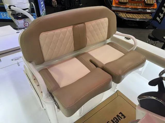 Slide: The Image of Everglades 253 Center Console 2026 - 15