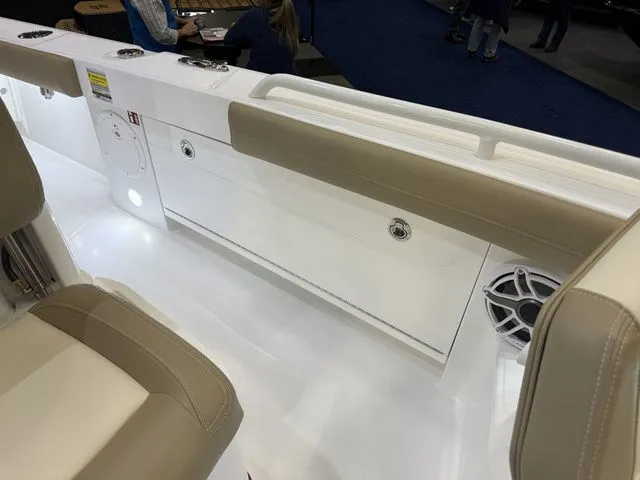 Slide: The Image of Everglades 253 Center Console 2026 - 24