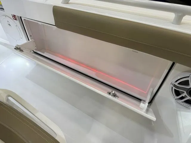 Slide: The Image of Everglades 253 Center Console 2026 - 25