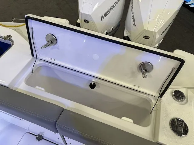 Slide: The Image of Everglades 285 Center Console 2026 - 10