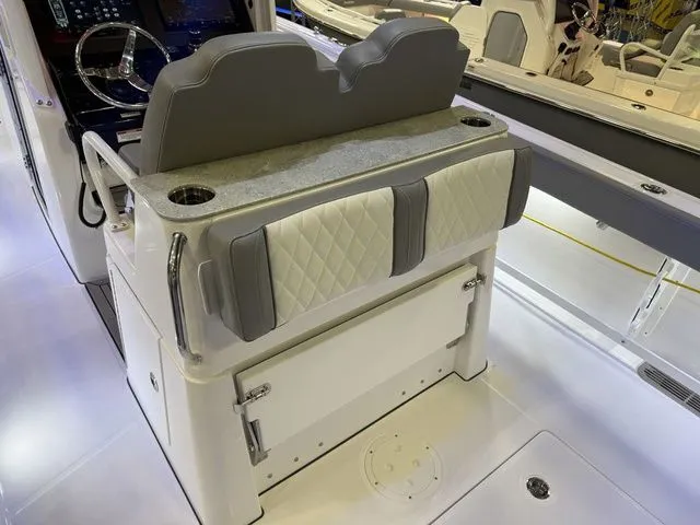 Slide: The Image of Everglades 285 Center Console 2026 - 19