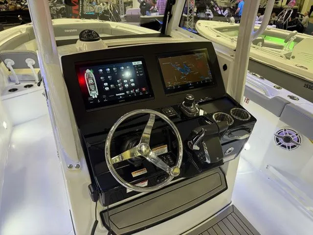 Slide: The Image of Everglades 285 Center Console 2026 - 22