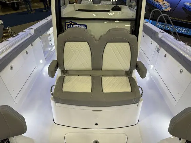 Slide: The Image of Everglades 285 Center Console 2026 - 32