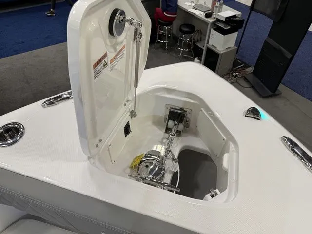 Slide: The Image of Everglades 285 Center Console 2026 - 38