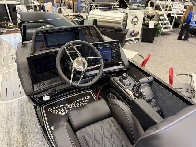 Slide: The Image of Bennington QX Swingback 27 QXSBWAT2 Tritoon 2026 - 16