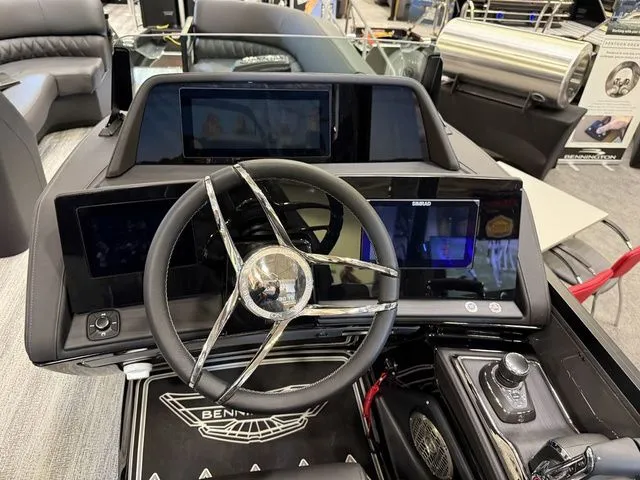 Slide: The Image of Bennington QX Swingback 27 QXSBWAT2 Tritoon 2026 - 17