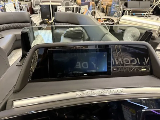 Slide: The Image of Bennington QX Swingback 27 QXSBWAT2 Tritoon 2026 - 19