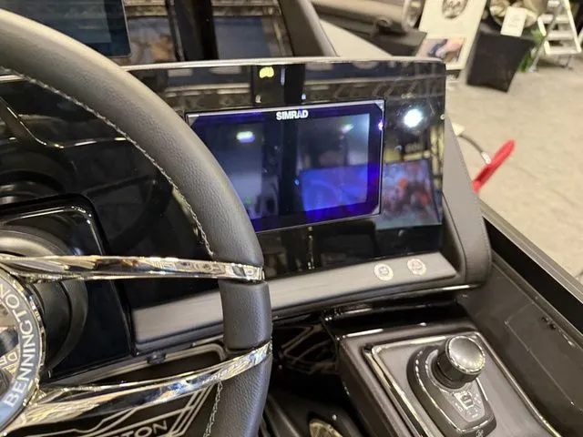 Slide: The Image of Bennington QX Swingback 27 QXSBWAT2 Tritoon 2026 - 20