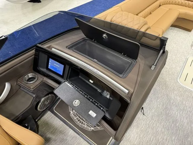 Slide: The Image of Bennington QX Quad Bench 30 QXFBWAX2 2026 - 18