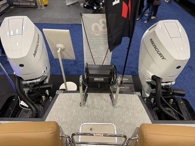 Slide: The Image of Bennington QX Quad Bench 30 QXFBWAX2 2026 - 34